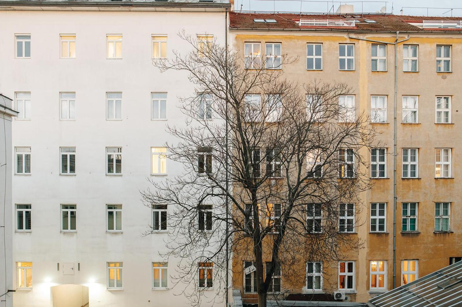 Cinematic With Pool Table & Cinema In The Heart Of * Prag