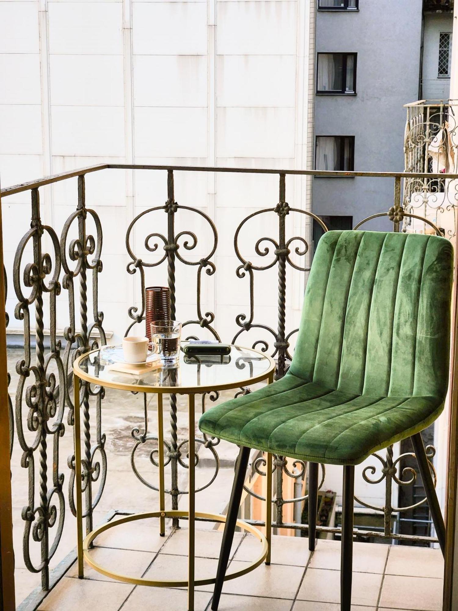 Cinematic With Pool Table & Cinema In The Heart Of Prag
